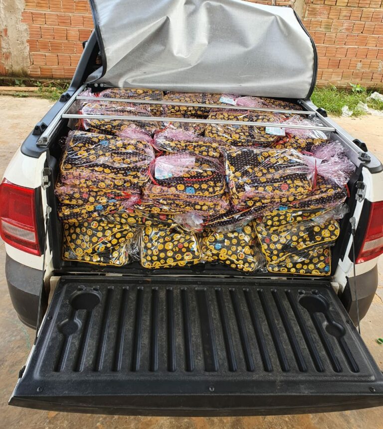 Com dinheiro doado por Wesley Safadão, projeto entrega kit escolar para 700 crianças no AC