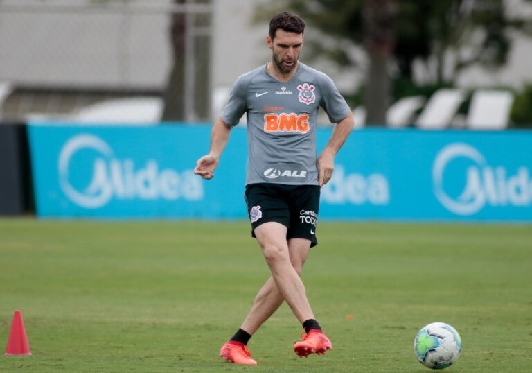 Boselli avalia que errou ao escolher o Corinthians e diz: “Me deve um montão de dinheiro”