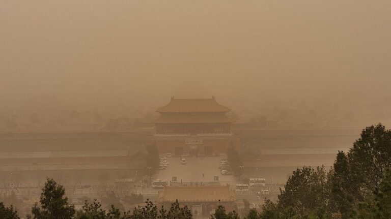Imensa tempestade de areia cobre regiões da China e Mongólia; assista