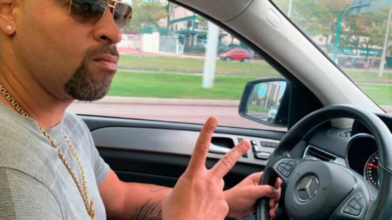 Ex-Flamengo, Adriano Imperador alfineta ex em vídeo: “só quer ser famosa”; veja