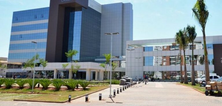 Ao visitar marido com Covid e prestes a ser intubado, esposa descobre amante e leva caso à polícia