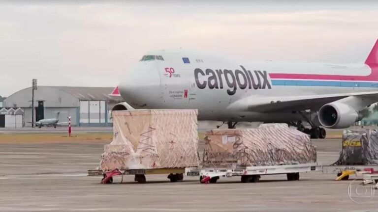 Crise sanitária do país trava voos com insumos para vacinas, diz Fiocruz