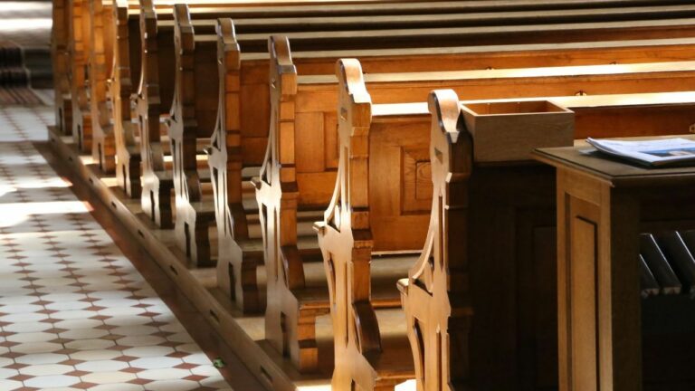 Igrejas não podem abrir aos fins de semana