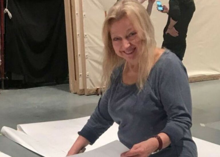 Corpo de vencedora do Emmy é encontrado embaixo de lixo após sete meses