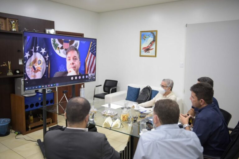 Ao embaixador dos EUA, Gladson solicita parceria com o governo norte-americano