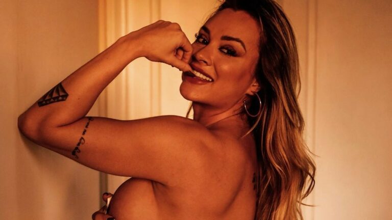 Juju Salimeni faz reflexão e posa em clique com look minimalista: “Me reinventei”