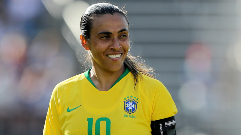 Rainha do futebol, Marta é vacinada contra Covid-19 nos Estados Unidos