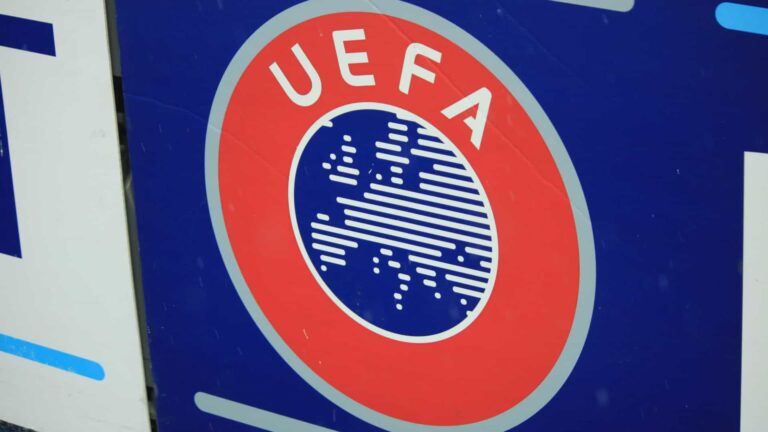 Uefa anuncia suspensão de jogador de time checo por 10 jogos por caso de racismo