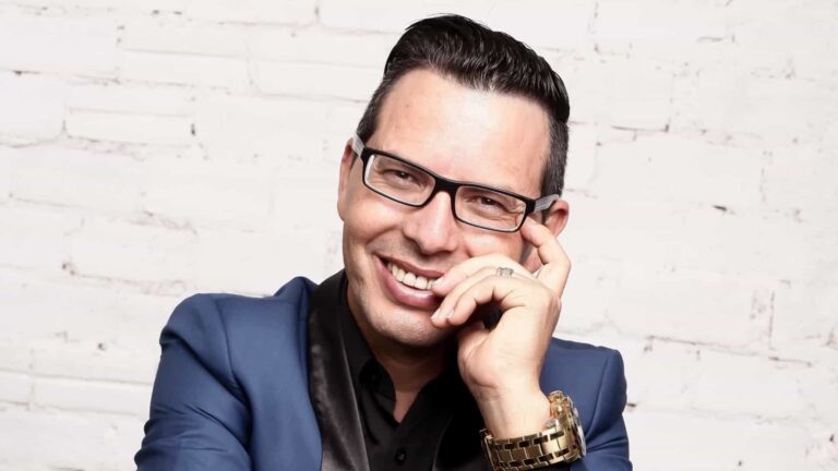 Cantor gospel é encontrado morto amarrado a uma árvore