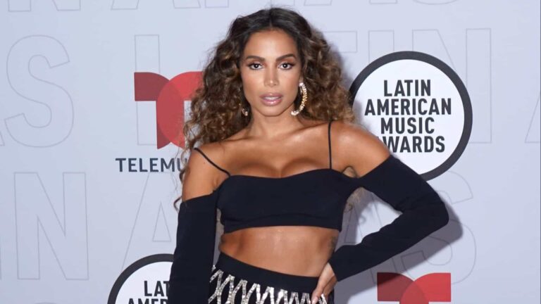 Anitta vence prêmio de ‘Melhor Artista Feminina’ no Latin America Music Awards