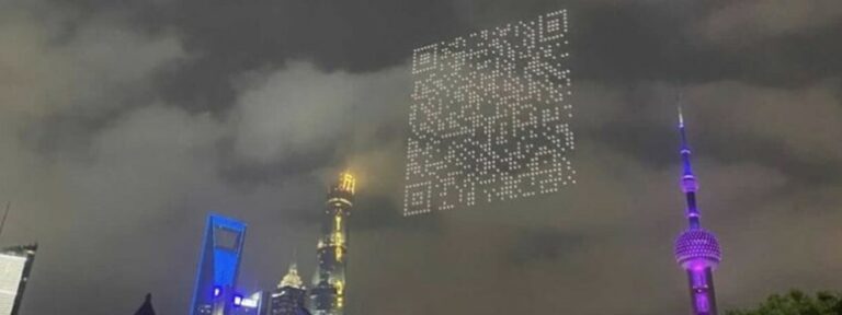 Drones formam QR Code gigante para baixar jogo na China