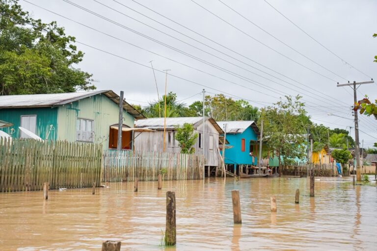 Rio Juruá chega a 13,80 metros em nova cheia, e já atinge mais de 6 mil famílias