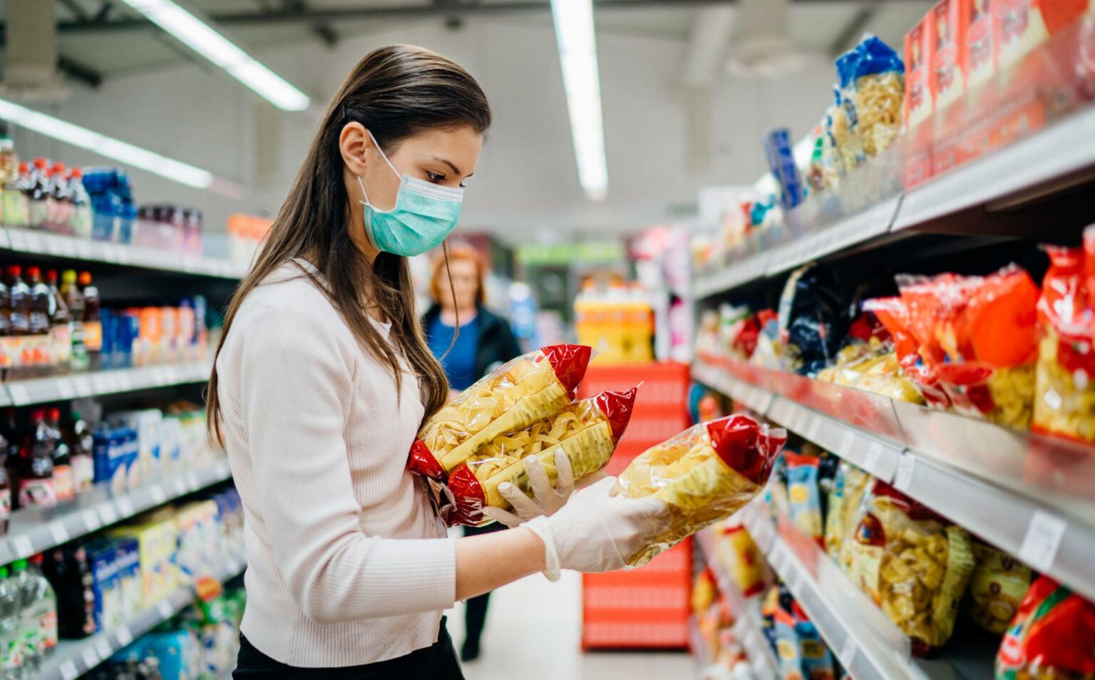 É necessário limpar as compras? Veja o que dizem os estudos mais recentes
