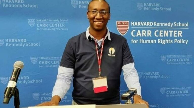 Primeiro brasileiro negro aprovado no MIT vendia picolé na infância