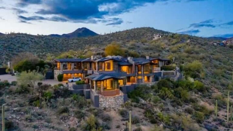 Esta casa é à prova de bala, está à venda e é do Steven Seagal