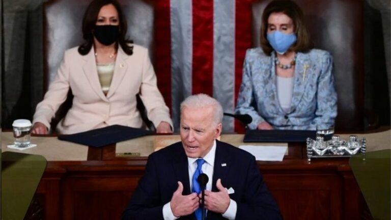 As políticas à esquerda que põem Joe Biden em posição inédita na história recente dos EUA