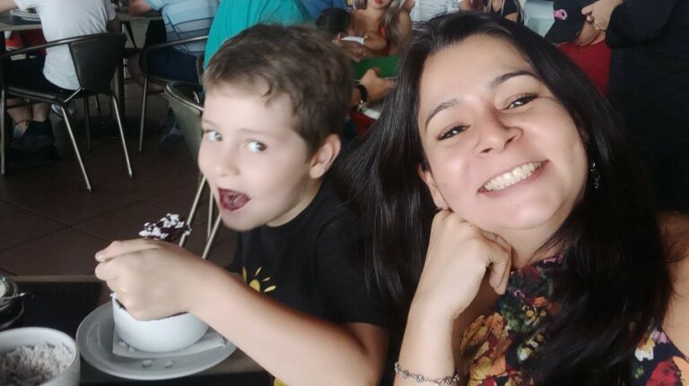 Mãe pede ajuda em suas redes sociais para encontrar filho de 7 anos: “O pai se evadiu com ele”