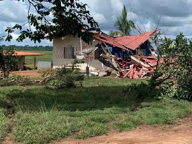 Imagens mostram destruição em fazenda de empresário acreano invadida por guerrilheiros