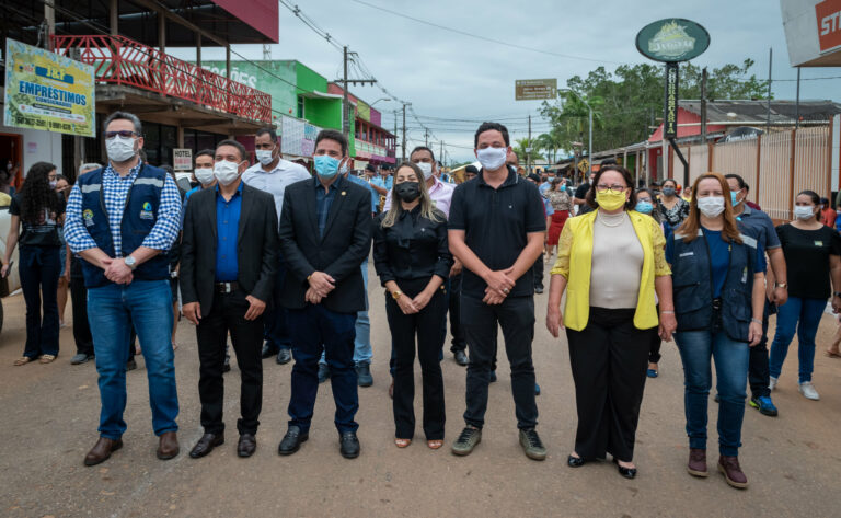 Prefeita Fernanda Hassem participa do aniversario de 45 anos de Assis Brasil