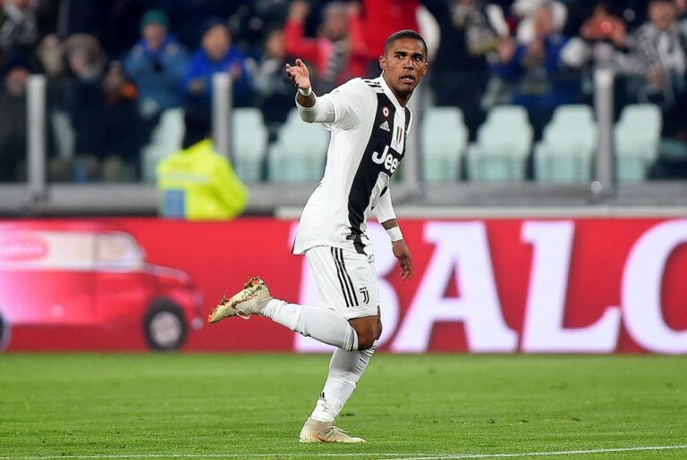 Douglas Costa aceita proposta do Grêmio, e retorno só depende de liberação da Juventus