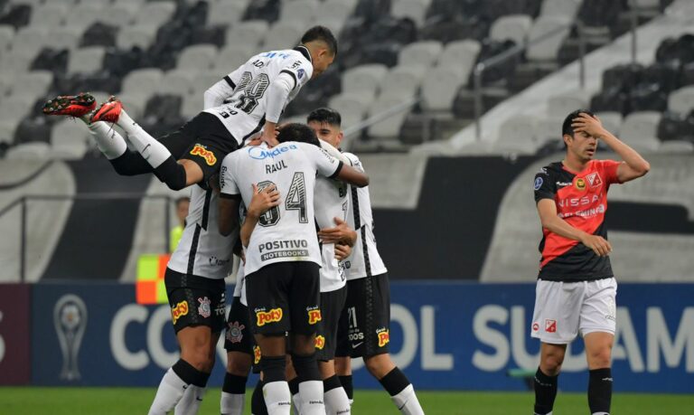 Sul-Americana: Corinthians se despede com goleada em São Paulo