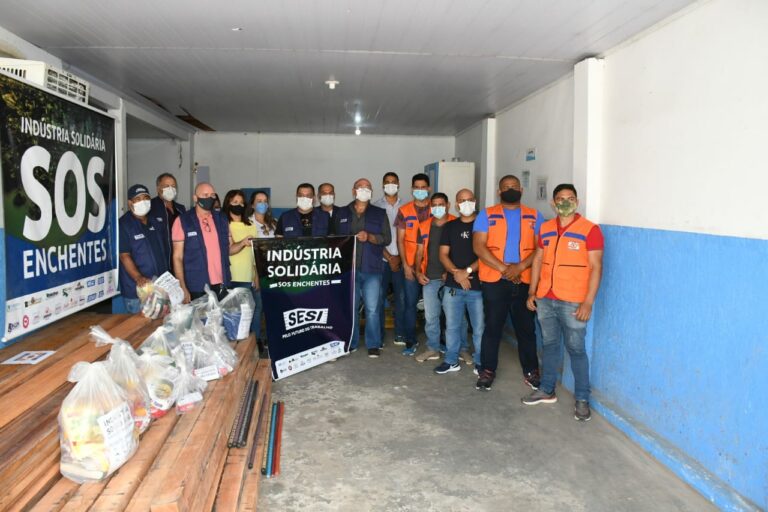 Cruzeiro do Sul recebe doação de madeira, cestas básicas e kits de limpeza para vítimas da cheia