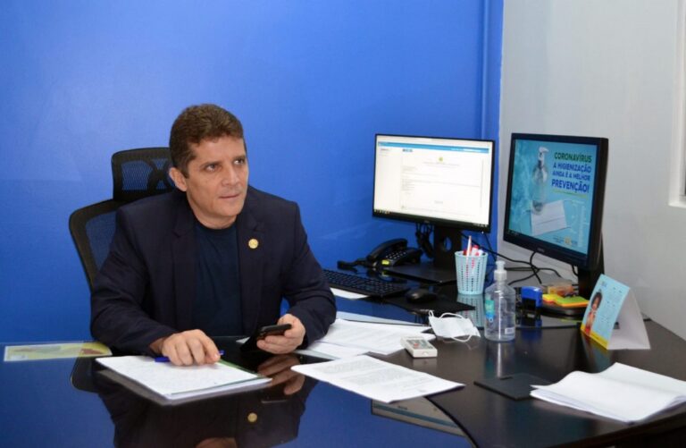 Das 19 empresas que prestam serviços para a Educação, 5 estão regulares, diz governo