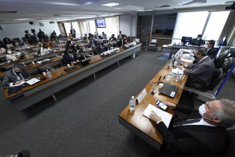 CPI da Covid recebe dados sobre perfis que espalharam mentira sobre vacinas