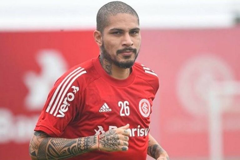 Direção do Inter anuncia permanência de Paolo Guerrero após reunião