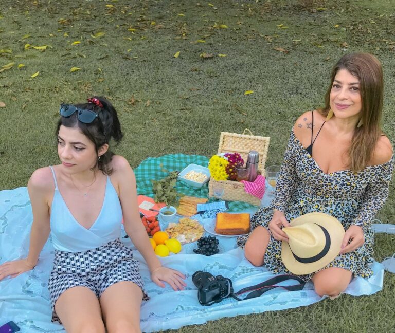 Jackie Pinheiro traz ensaio fotográfico de moda com a filha Luíza Pinheiro; confira