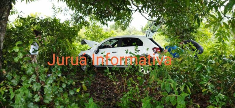 Em Cruzeiro do Sul, homem pega no sono enquanto dirigia, carro sai da pista e bate