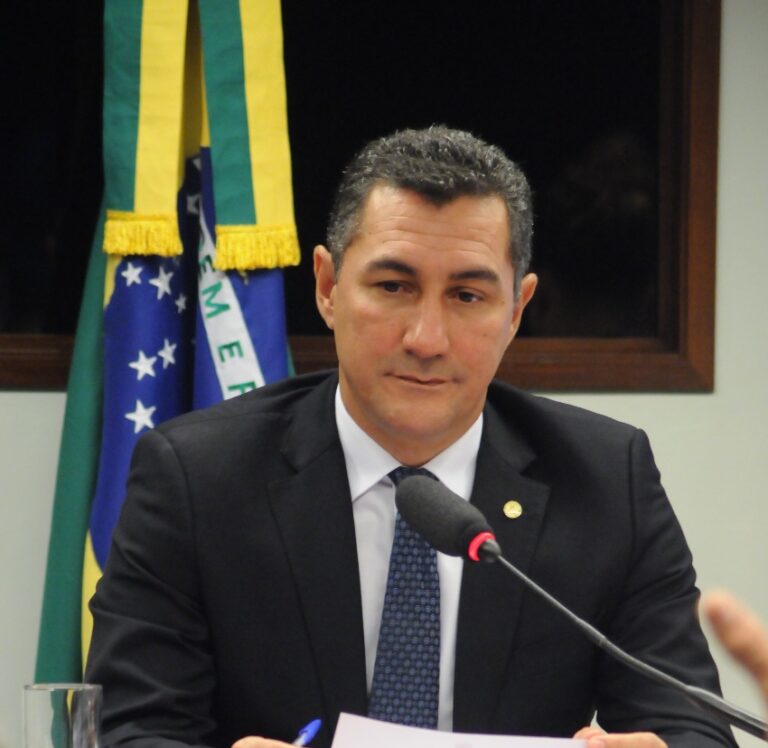 Jesus Sérgio convoca audiência pública para Aneel explicar aumento da tarifa de energia elétrica