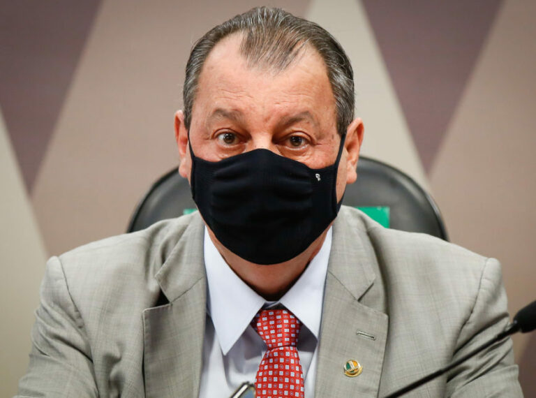 CPI vota requerimentos, anuncia investigados e ouve defensores da cloroquina nesta sexta