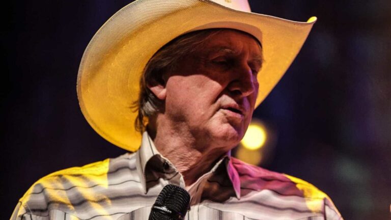 Sérgio Reis comete erro ao confundir Acre com Rondônia e citar história de Chico Mendes