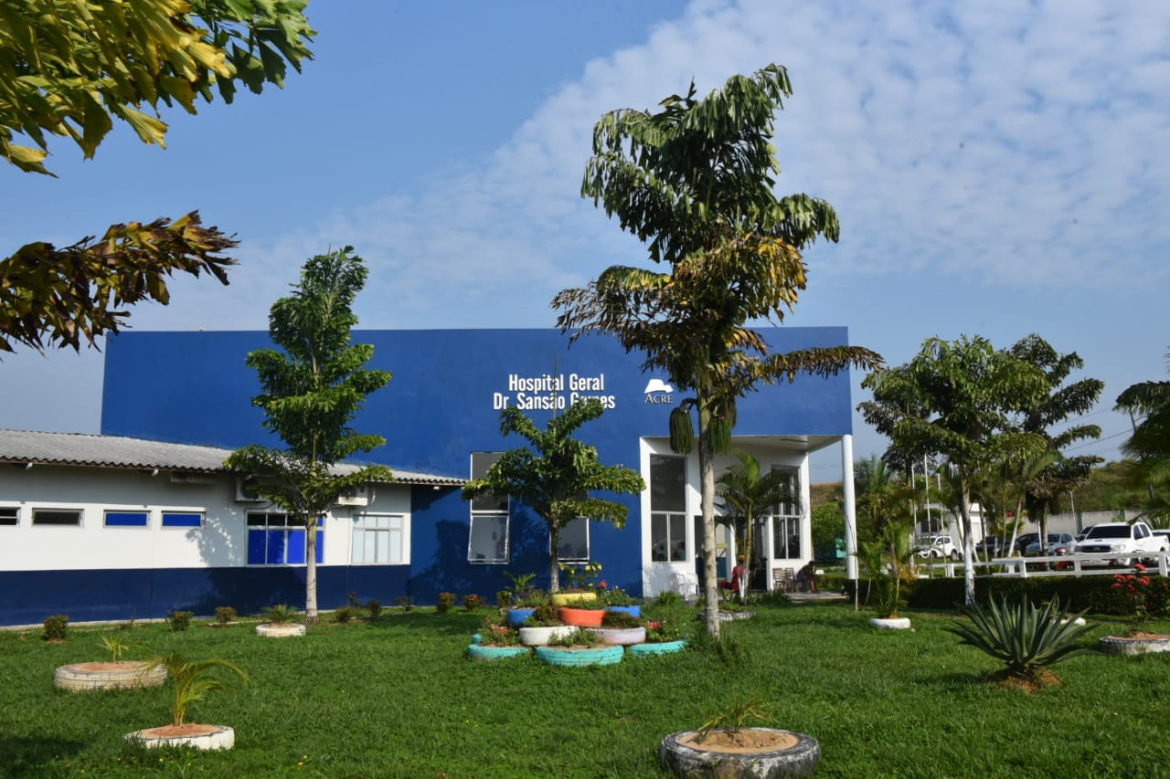 Após 5h de espera, idosa de 90 anos desiste de atendimento em hospital de Tarauacá