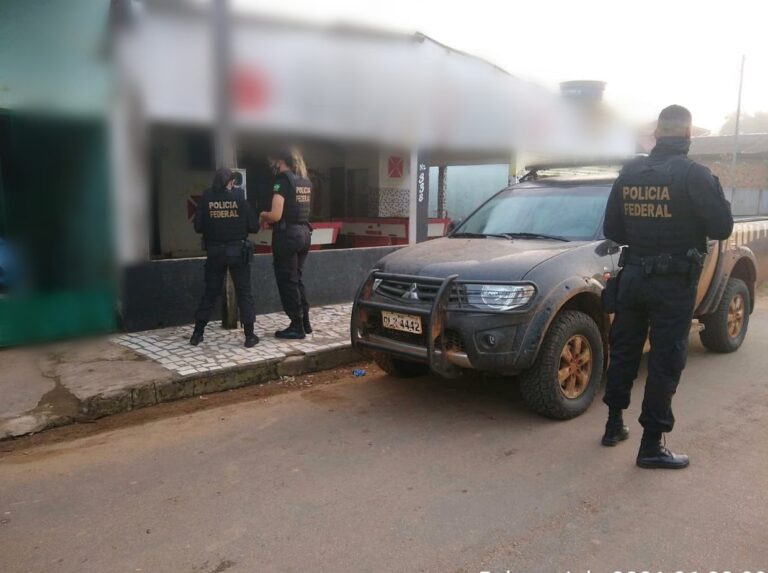 Polícia Federal faz operação para coibir contrabando de cigarros na região de fronteira