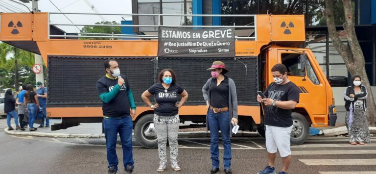 Greve dos trabalhadores da educação é suspensa após acordo entre governo e categoria