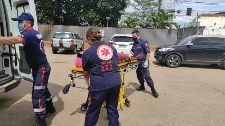 Homem é ferido a tiros e escapa da morte ao se abrigar no Colégio Militar, em Rio Branco