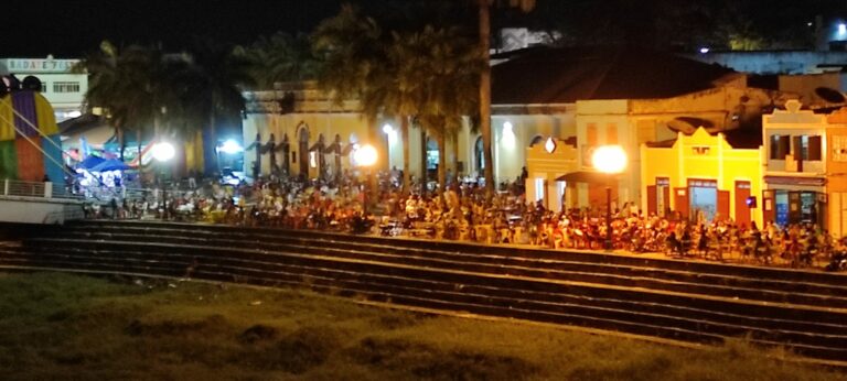 Acabou a pandemia? Imagens mostram Mercado Velho lotado em mais um fim de semana