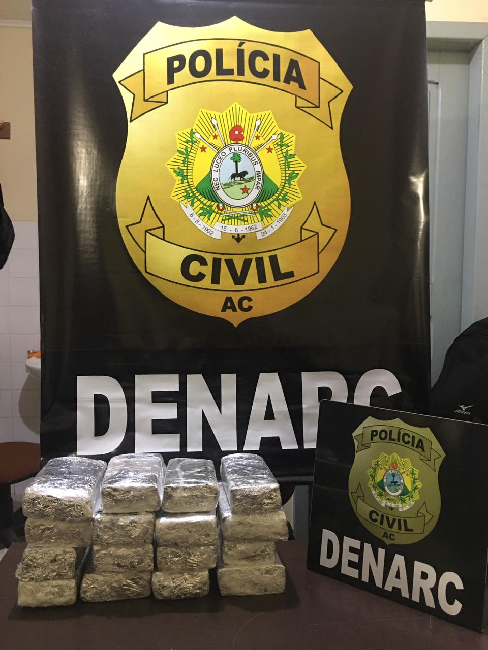 Pai e filho são presos em flagrante após receber 7kg de maconha pelos Correios no AC