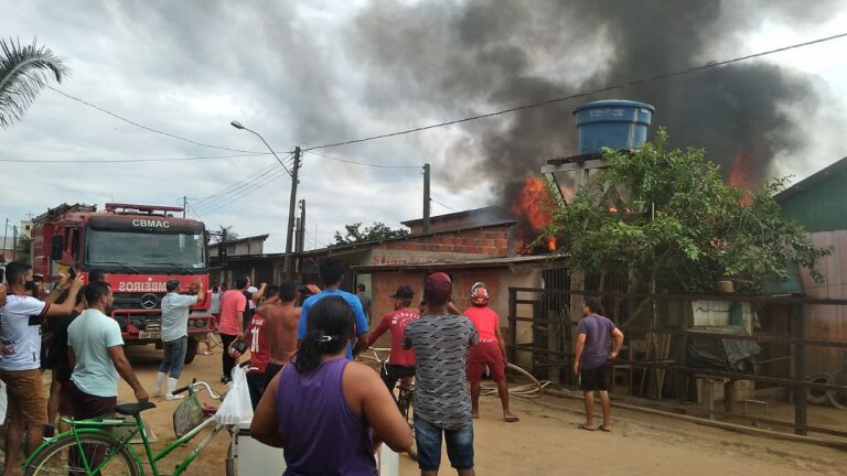 Residência em Sena Madureira é completamente destruída pelo fogo; VÍDEO