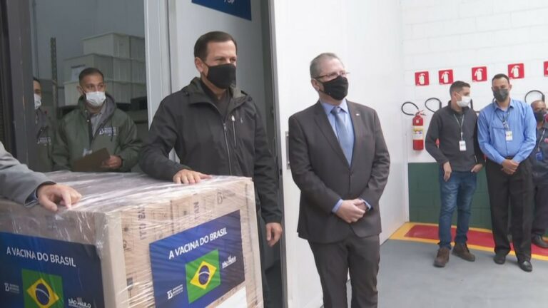 Butantan: 10 mil litros de insumo da vacina estão retidos na China