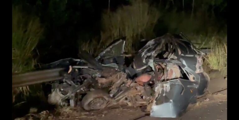 Motorista morre preso às ferragens na BR-364 após colidir com caminhão