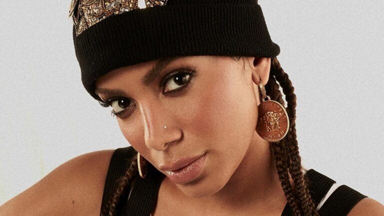 Modelo se inspira em Anitta e faz tatuagem no ânus; confira a imagem