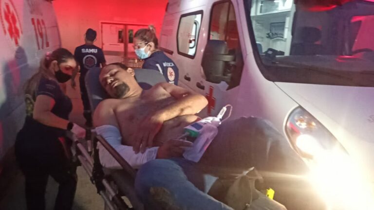 Assaltante que roubou caminhonete e foi baleado fez gestos que iria atirar em policiais