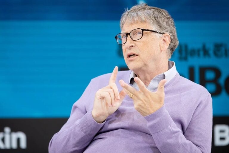 Bill Gates deixou Microsoft por caso extraconjugal, diz jornal