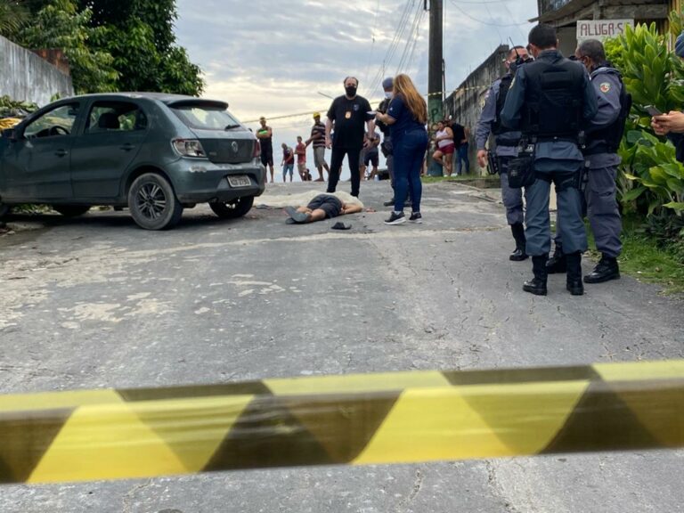 Vítima de tiros tem massa encefálica espalhada pelo chão, em Manaus