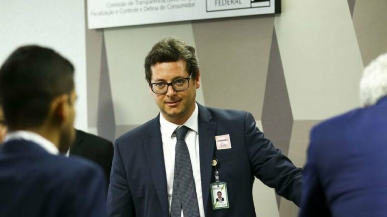 CPI da Covid: Calheiros  ameaça prender Wajngarten e diz que ex-secretário mente