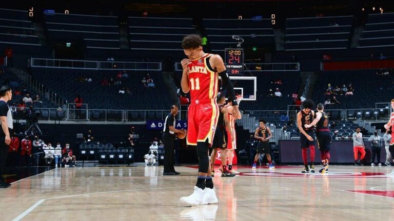 Torcedor é banido de jogos da NBA após cuspir em jogador; veja vídeo