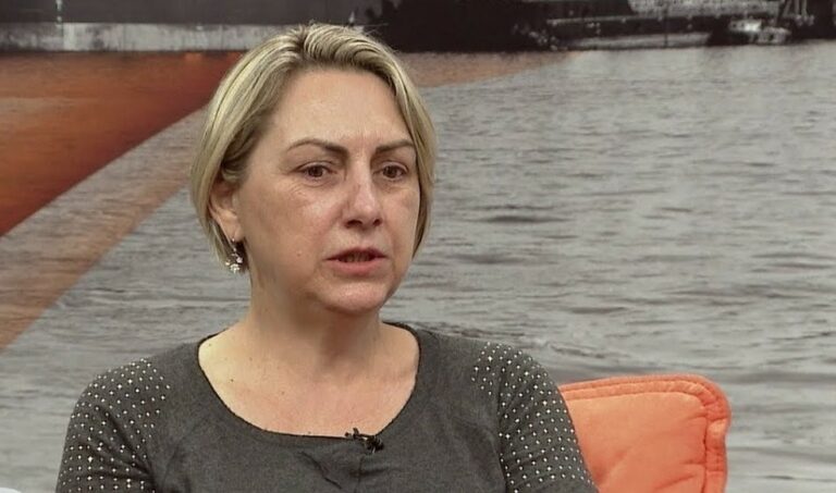 Irmã de Bolsonaro é internada com suspeita de Covid-19